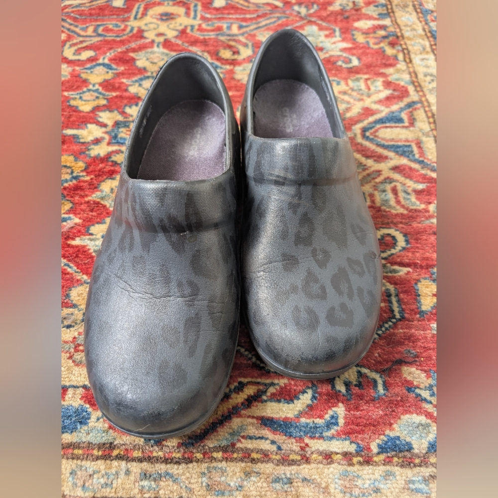 Anti-slip, Waterproof, Animal Print, Clogs.
